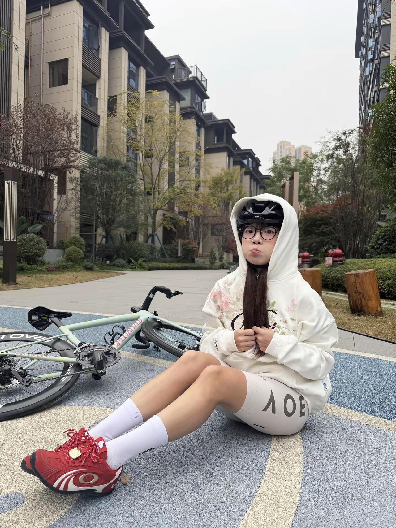 卫衣pig🐷女骑 骑行