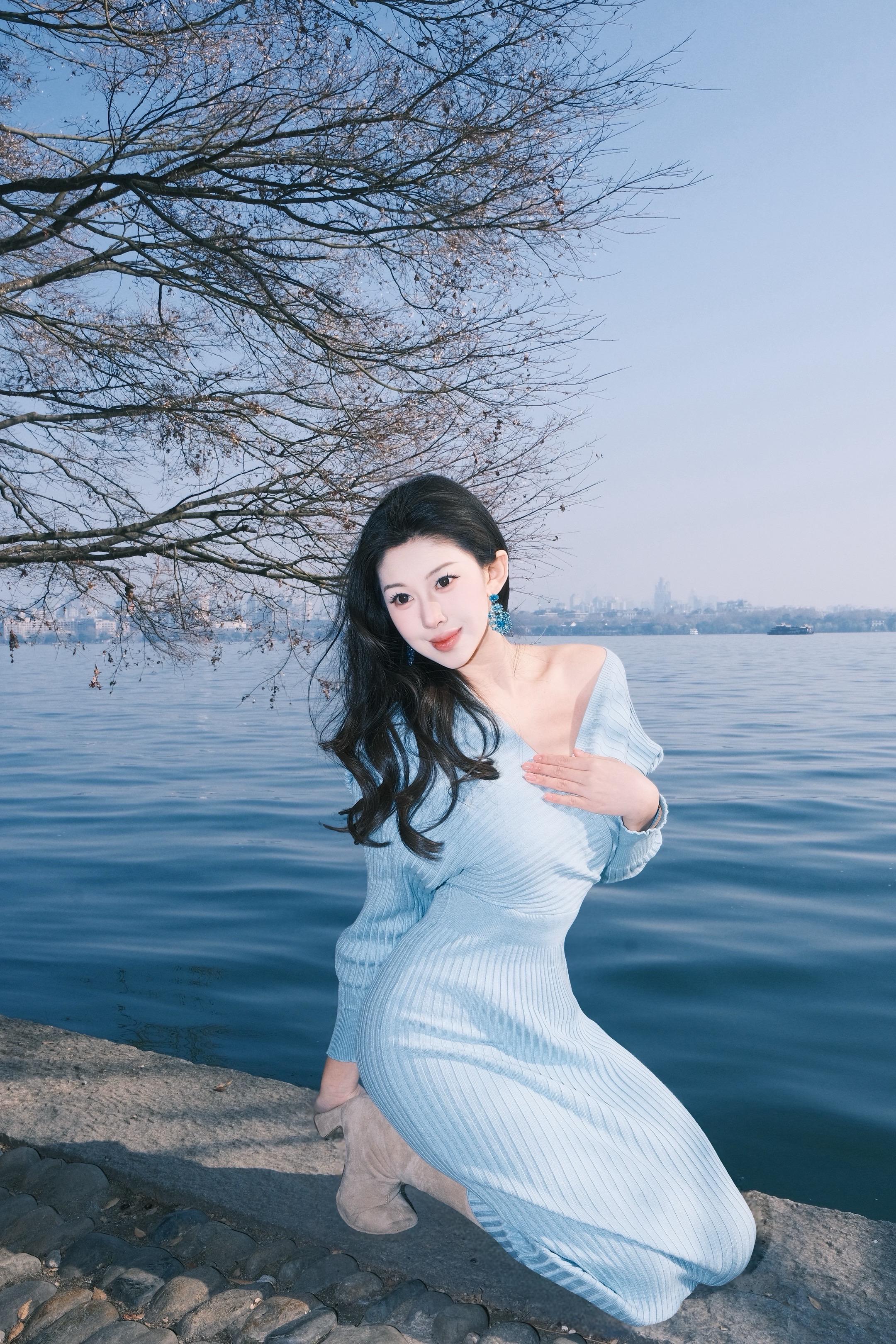 西湖纵有千般美 无你不过一滩水。