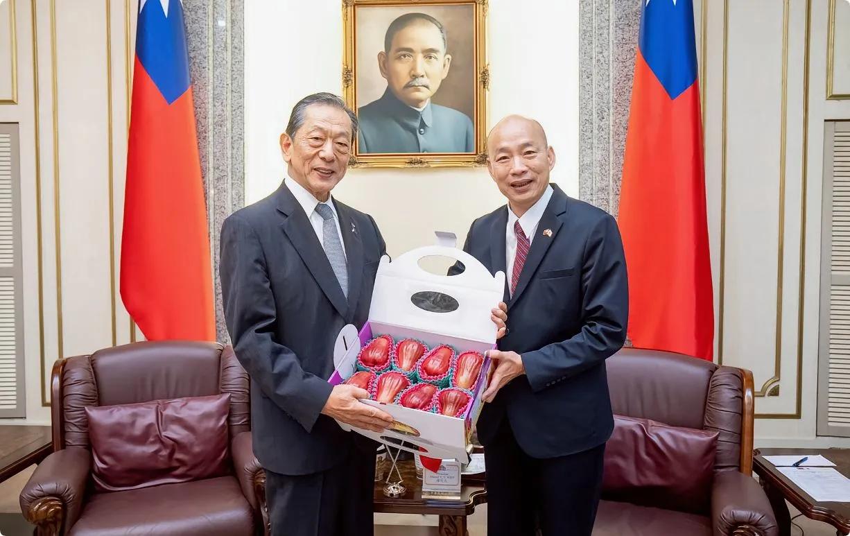 日本日台交流协会长隅修三又窜台做坏事来了。
       台湾省立法院院长韩国瑜