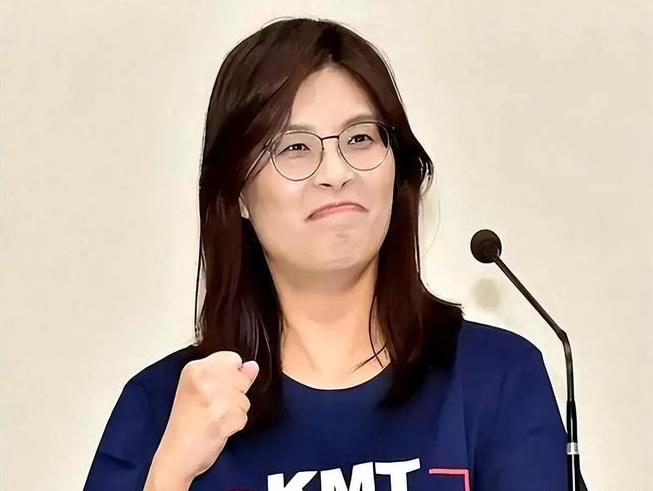 不得不服，郑丽文这女人，手腕是真硬
 
10月27日这天，郑丽文算是把“政治手腕