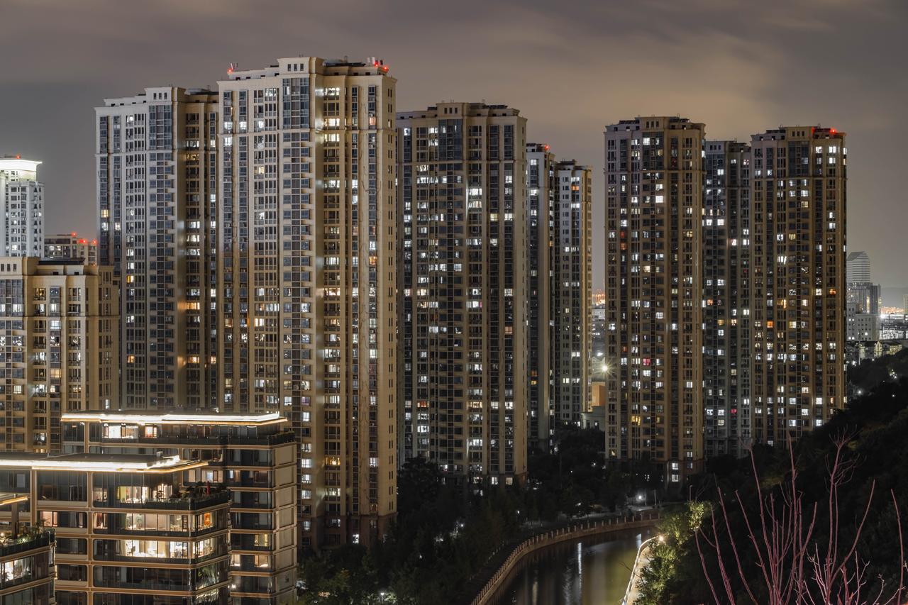 天马行空胡乱调色之凤凰山顶遥望富邦商圈！摩天轮为四张hdr堆叠，其他都是单次曝光