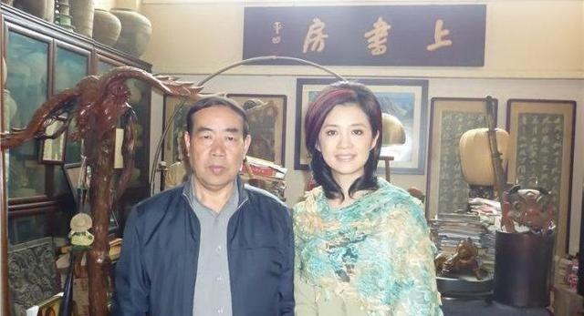 1992年，贾平凹与某夏姓演员的关系，被妻子抓个正着，妻子无法原谅，坚持要离婚。