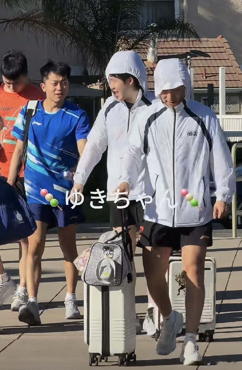 国乒男队的氛围很好，比赛加油！
洛杉矶比北京时间慢15个小时，现在是洛杉矶的下午