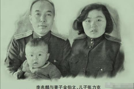 1941 年，李兆麟忍痛将尚在襁褓中的幼子弃于深山，妻子悲痛大哭，他竟拔枪厉声警
