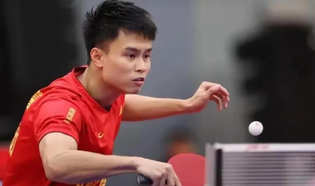 梁靖崑惨遭一轮游！
在刚刚结束的多哈球星挑战赛首轮比赛中，梁靖崑2:3不敌队友周