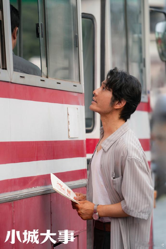 黄晓明生理性演技黄晓明在《小城大事》里上演“生理性演技”教科书！胆结石发作，从脸