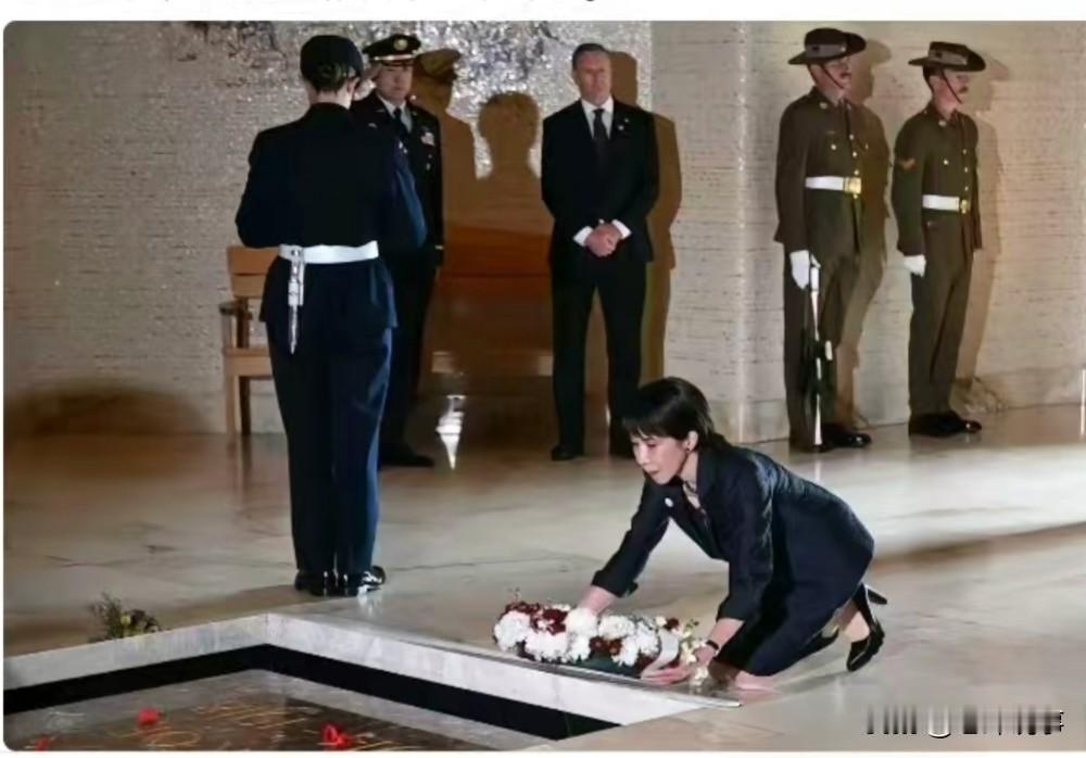 记得小时候我家里养了只小狗，没长大时，非常乖，随着越来越肥的身体，狗腿也越来硬朗