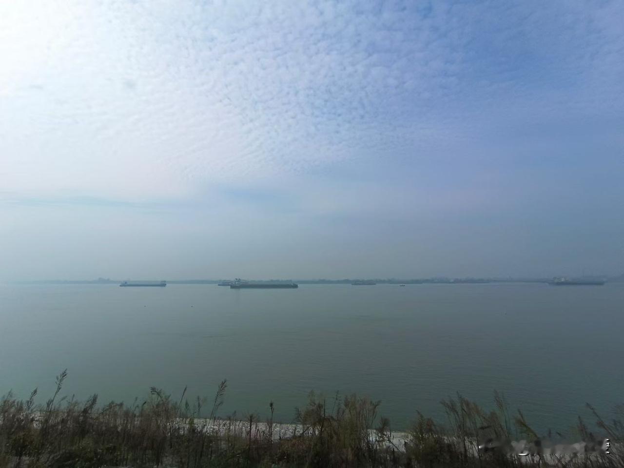 日本倘若武力介入台湾问题，无疑是自寻苦果。军事层面，中国会强化在台湾海峡及周边的