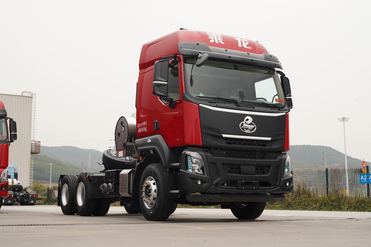 乘龙H5创业版LNG卡车，应用了多项燃气新技术，用精准的控制策略实现燃烧过程节气