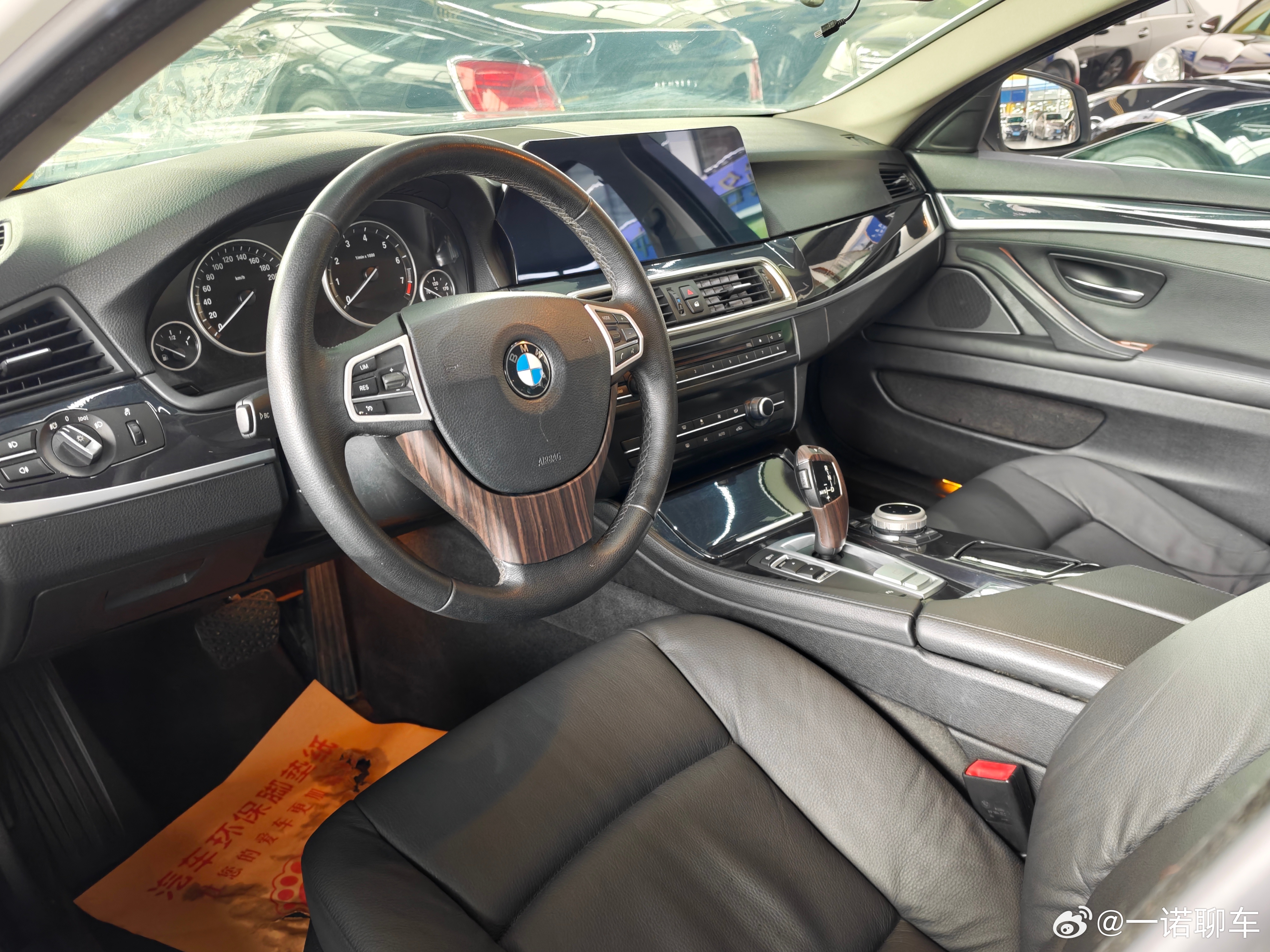 把我看懵了…… 我哥们儿整了一台车回来 我远远看过去以为是5系 凑近一看车标是7