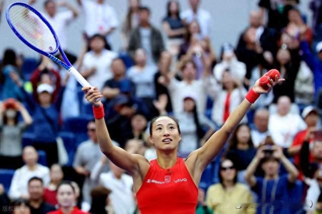看完郑钦文2-0斯维托丽娜后！认清四个事实，进攻火力世界高水平