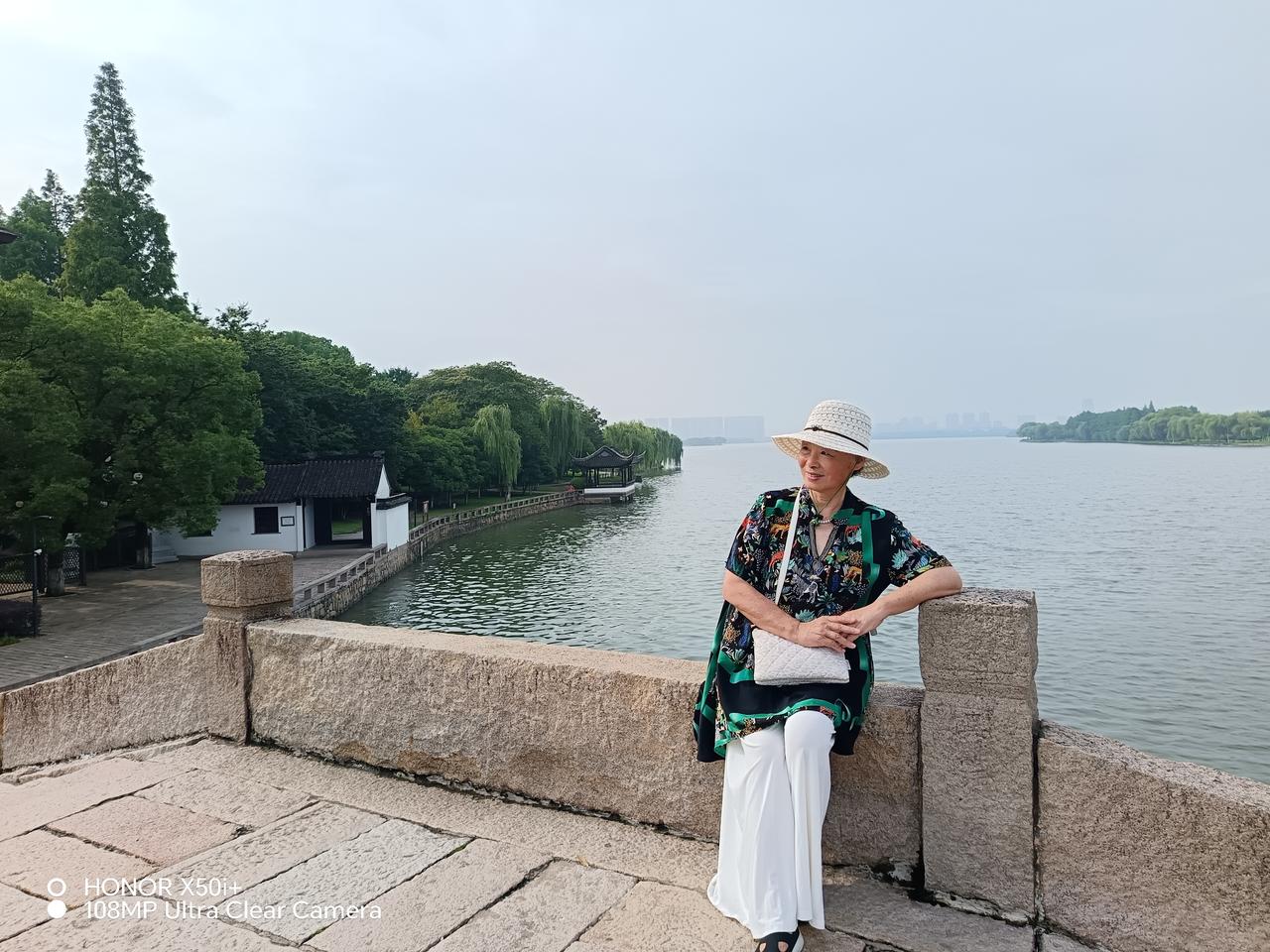 分享一下你随手拍下的照片石湖公园的荷花开得好往年好！