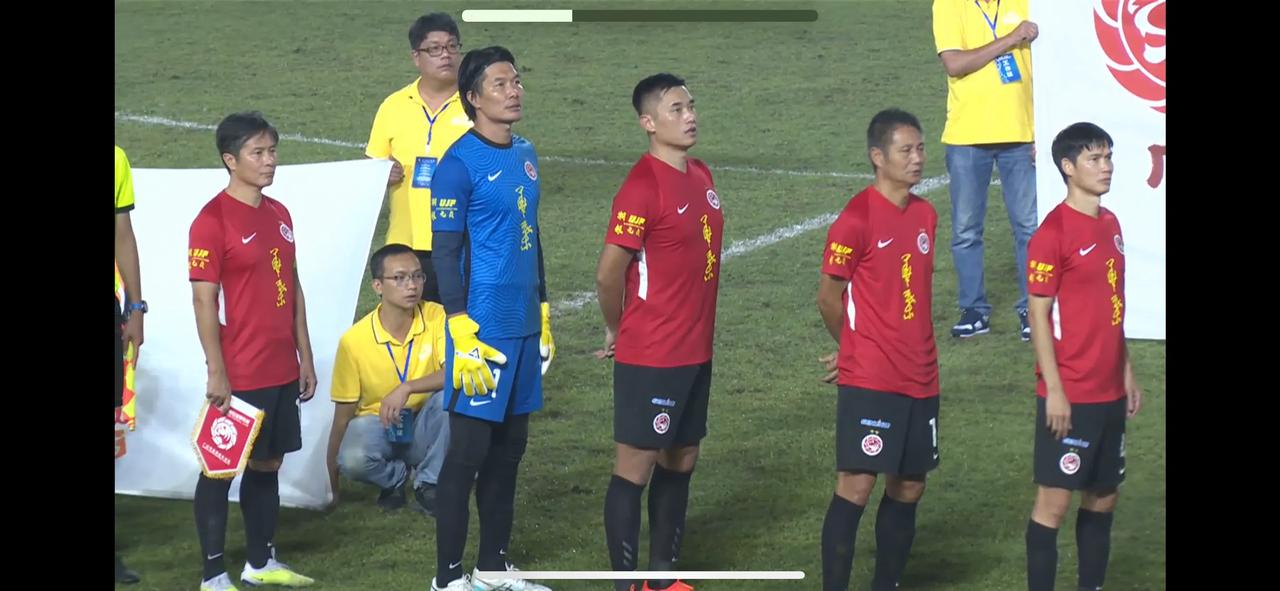 广州传承明星队对北京老男孩队，广州队这可是四代同堂，老的有彭伟国、胡志军等广州太