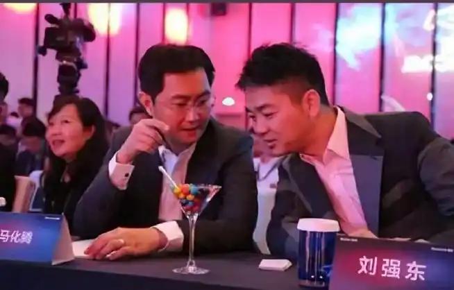 时间回到2003年，淘宝上线，针对当时的电商龙头易趣展开激烈竞争，一年内便将其从