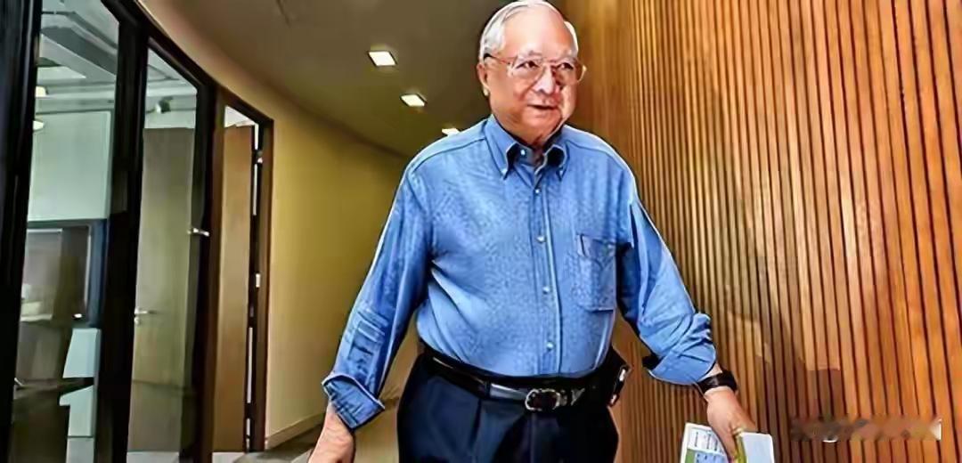 李嘉诚护水路 | 
胡应湘筑桥梦 | 
83岁泪目见证历史
谁说企业家眼里只有利