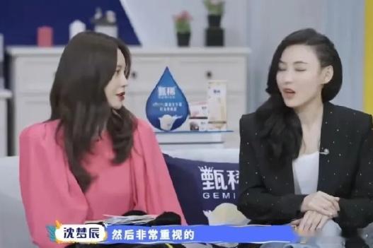 原来学校还要考察家长的资格， 张柏芝说自己非常重视孩子的教育， 自己平常的行为一