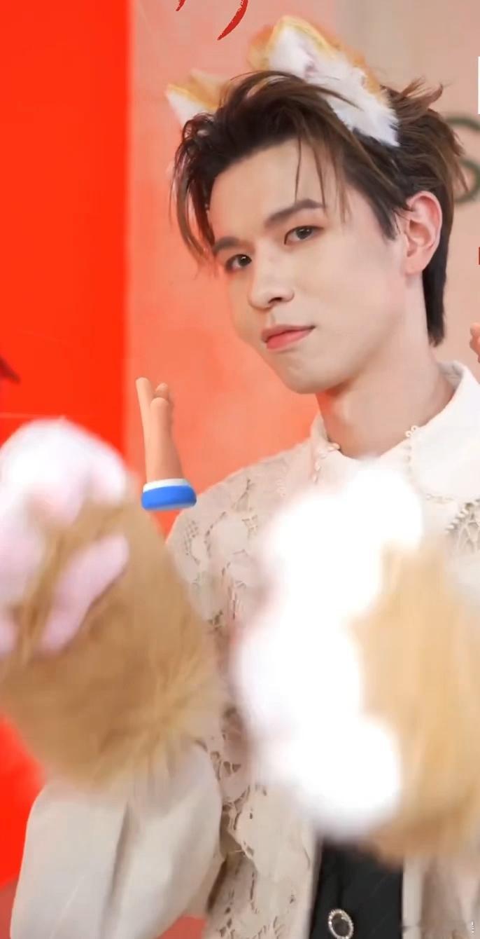 #何浩楠跳apt#任何人没看过这一段我都会觉得是损失，之前怎么没发现何浩楠还有这