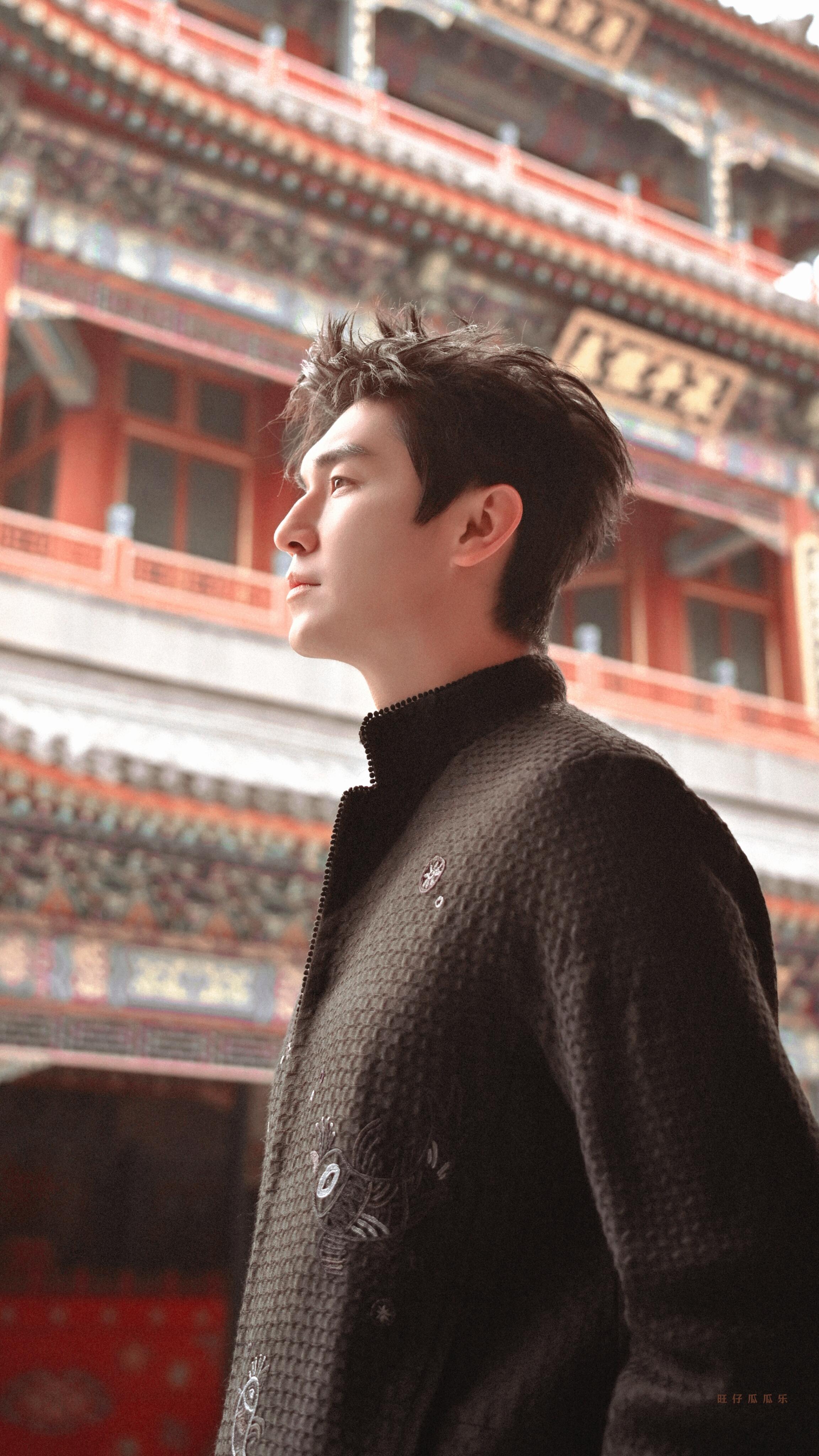 杨旭文昨天挤公交今天挤商场 谁懂杨旭文这接地气的节奏啊！昨天烟台公交今日商场，现