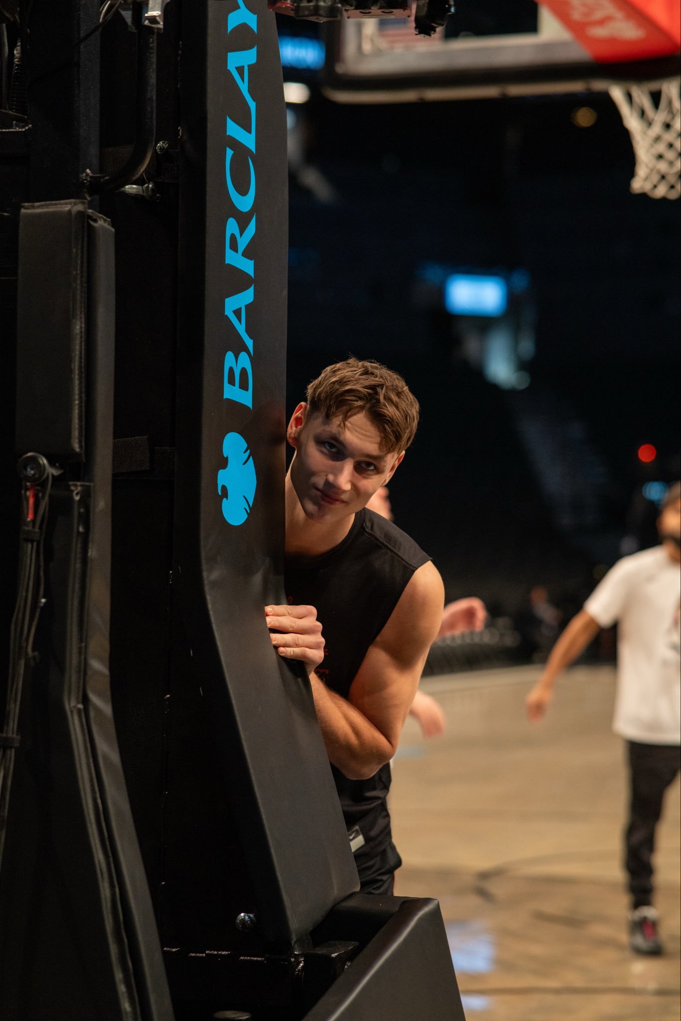 斯波今天赛前谈到佩莱·拉尔森犯规问题时表示，拉尔森在防守时不能像