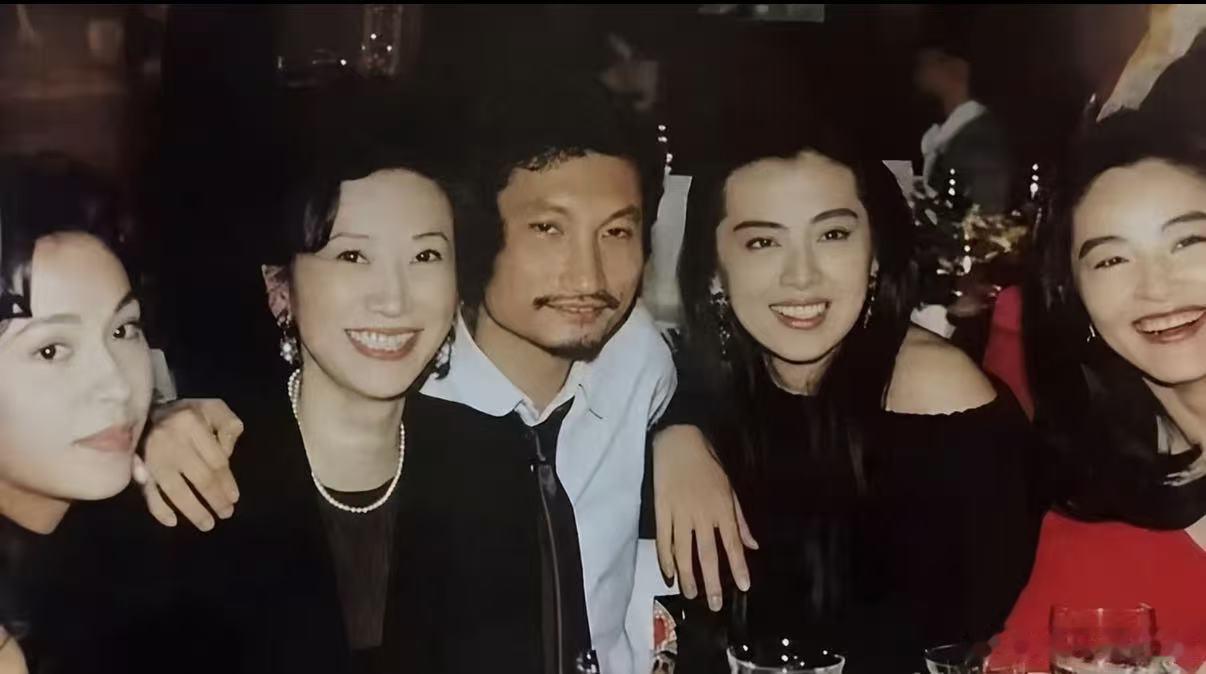 王祖贤悼念施南生王祖贤发文悼念施南生 “当我还是小毛丫头的时候！是您给予我机会，
