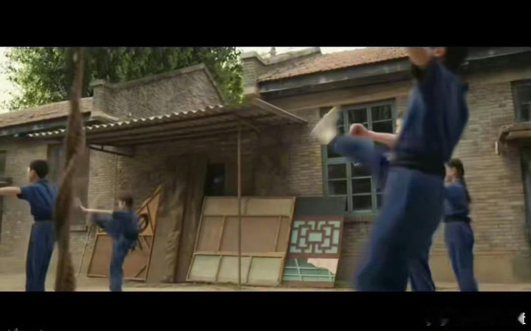 王晓晨 辅导孩子没人能保持体面 王晓晨把辅导作业的心态变化演活了，起初温柔克制耐