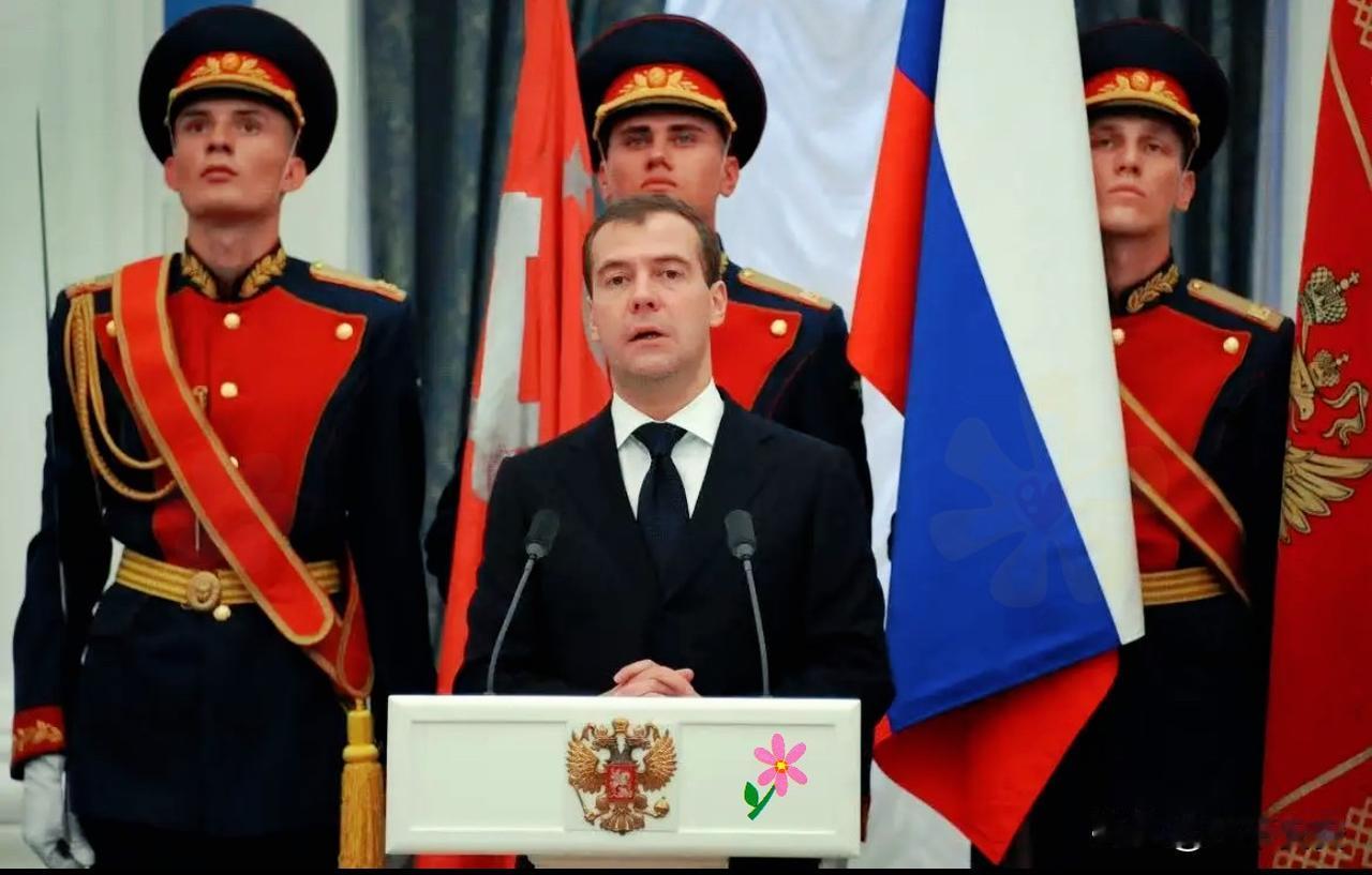 梅德韦杰夫掀桌子！

梅德韦杰夫在接受路透社专访时公开证实，俄美正就乌克兰危机等