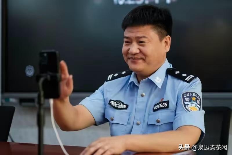 反诈老陈扛不住了，向抖音求饶。
百万网红反诈老陈，突然向抖音求饶。
他多次用小号