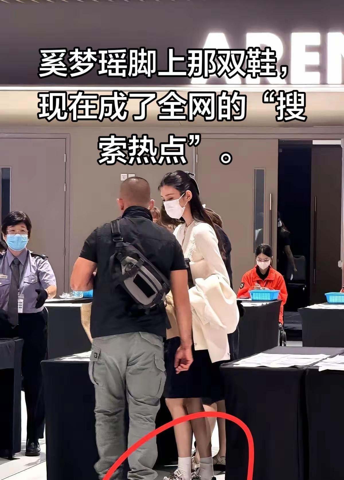 奚梦瑶脚上那双鞋，现在成了全网的“搜索热。奚梦瑶脚上那双鞋，现在成了全网的“搜索