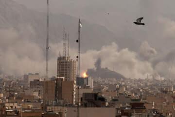 伊朗称击伤美军船只。

伊伊朗伊斯兰革命卫队在“真诚承诺4”行动第4号公告中宣布