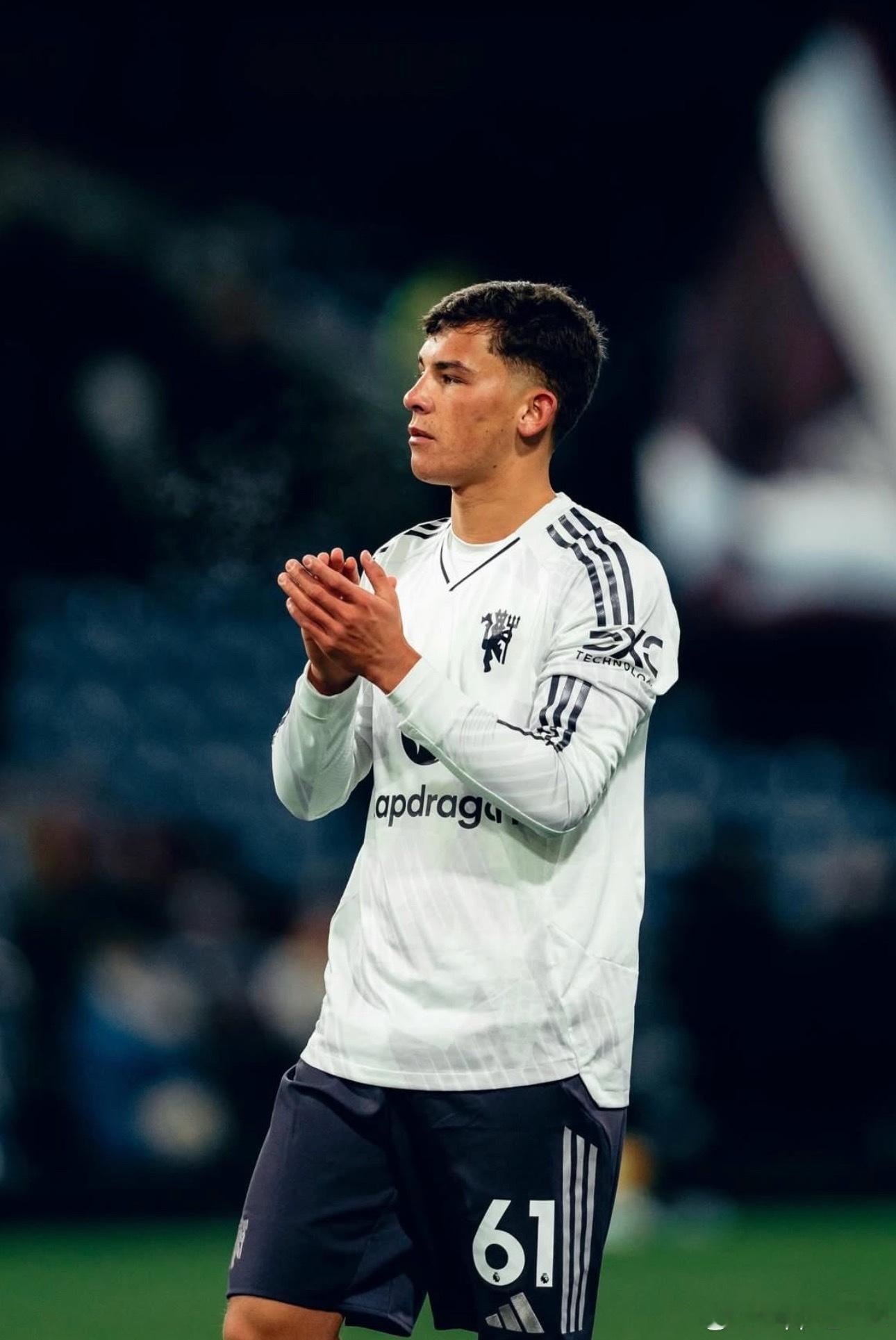 一直很喜欢61这个数字，虽然我还叫不出他的名字。 