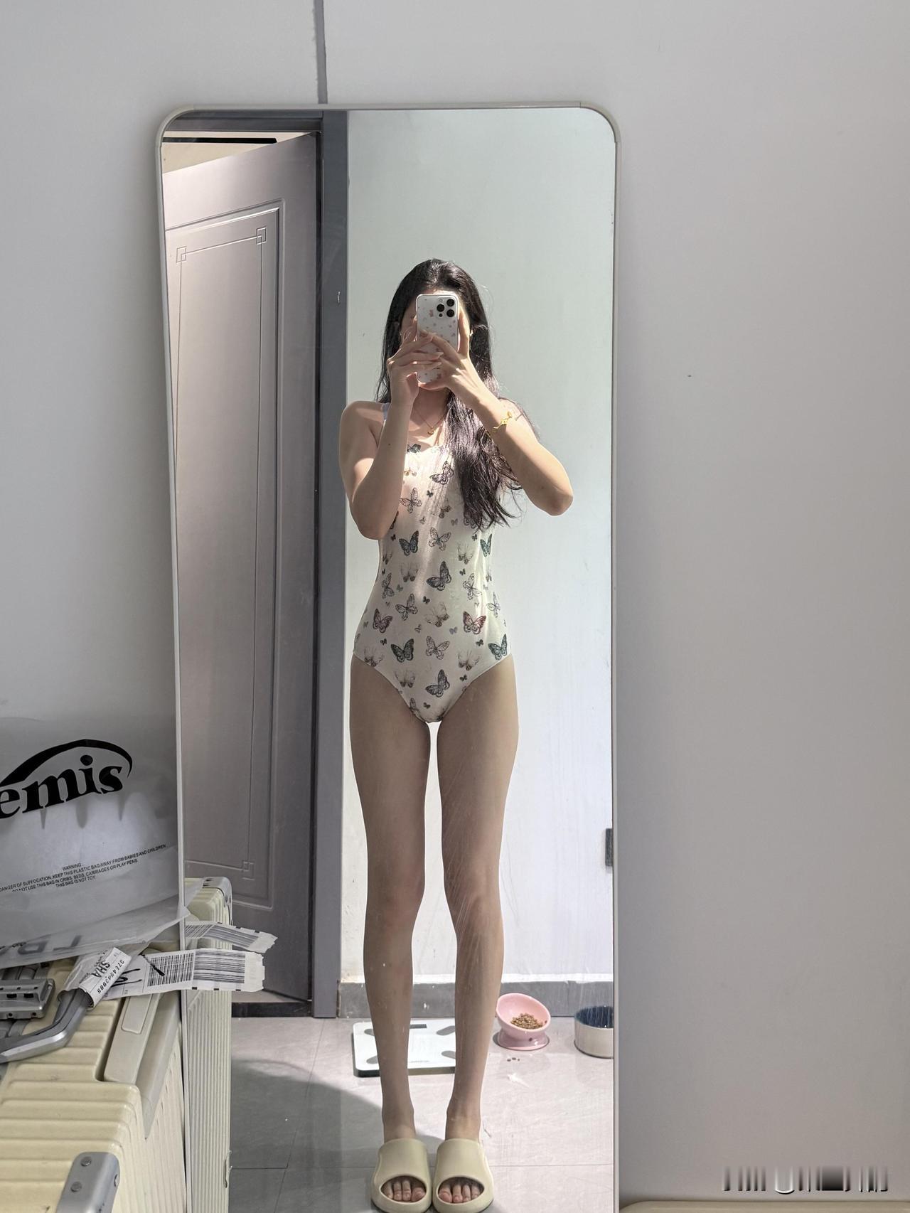 跳完芭蕾后，如果时间够的话我就会去学校的游泳池里去游泳。
这样的话不用回宿舍就可