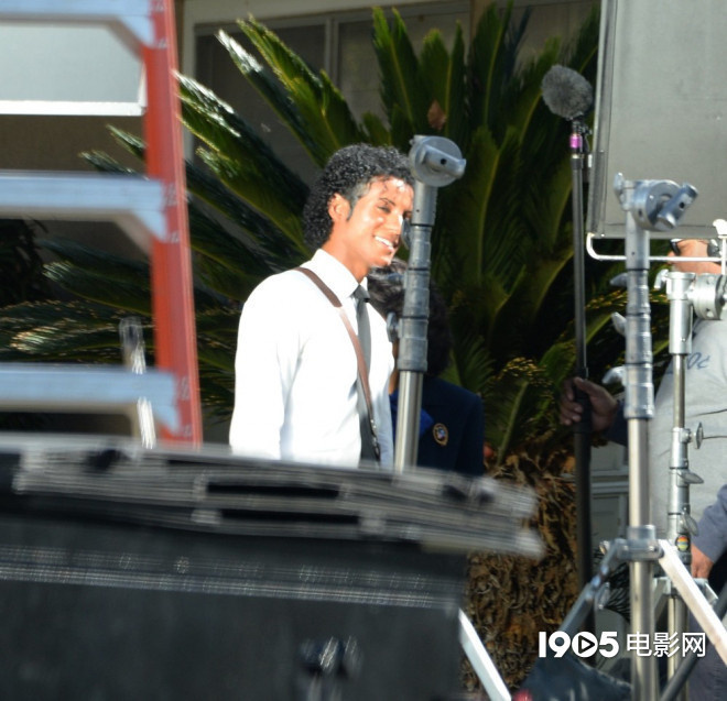 日前，迈克尔·杰克逊传记片《#迈克尔#》宣布拍摄杀青。影片由《伸冤人》导演安东尼