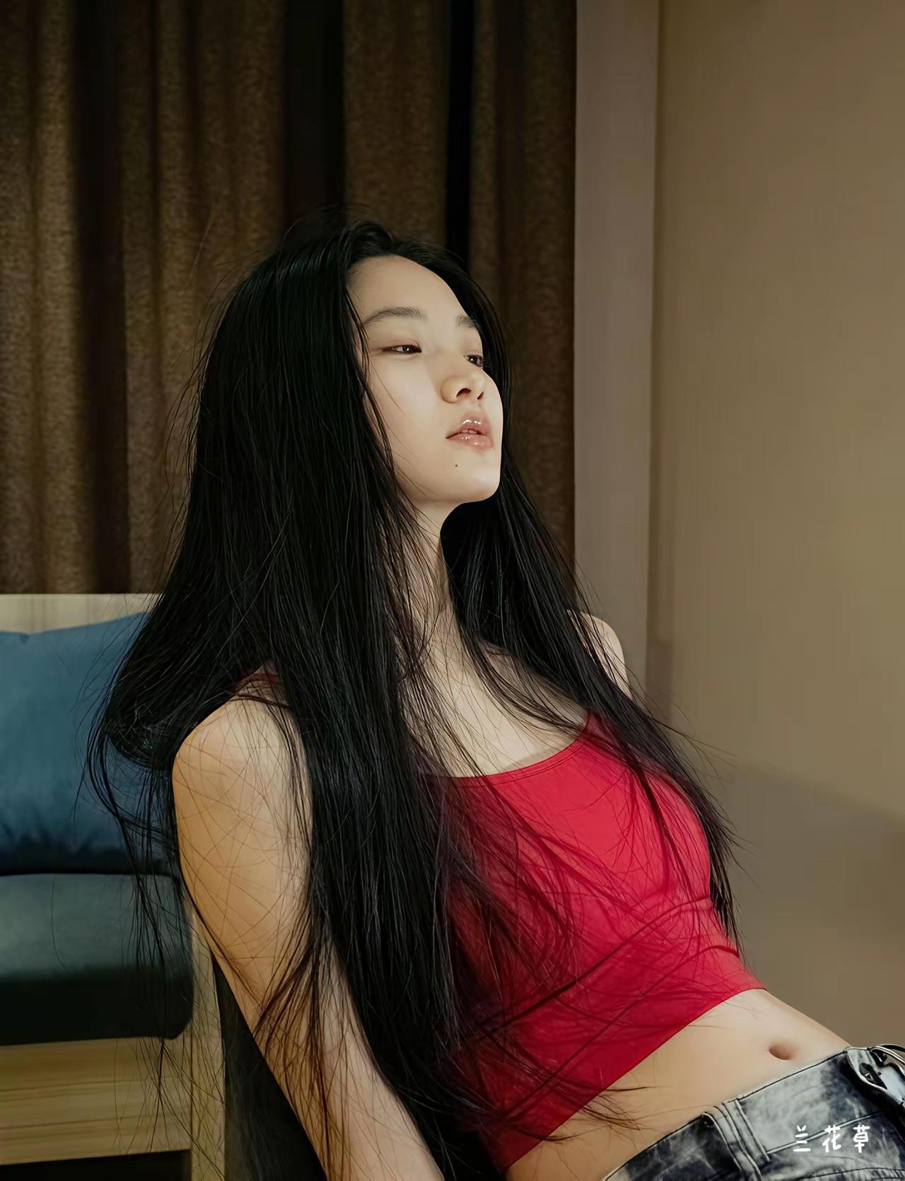 又来一波美人，谭燕玉。  
男人喜欢看美人，女人也一样。秀色可餐，何分男女？
只