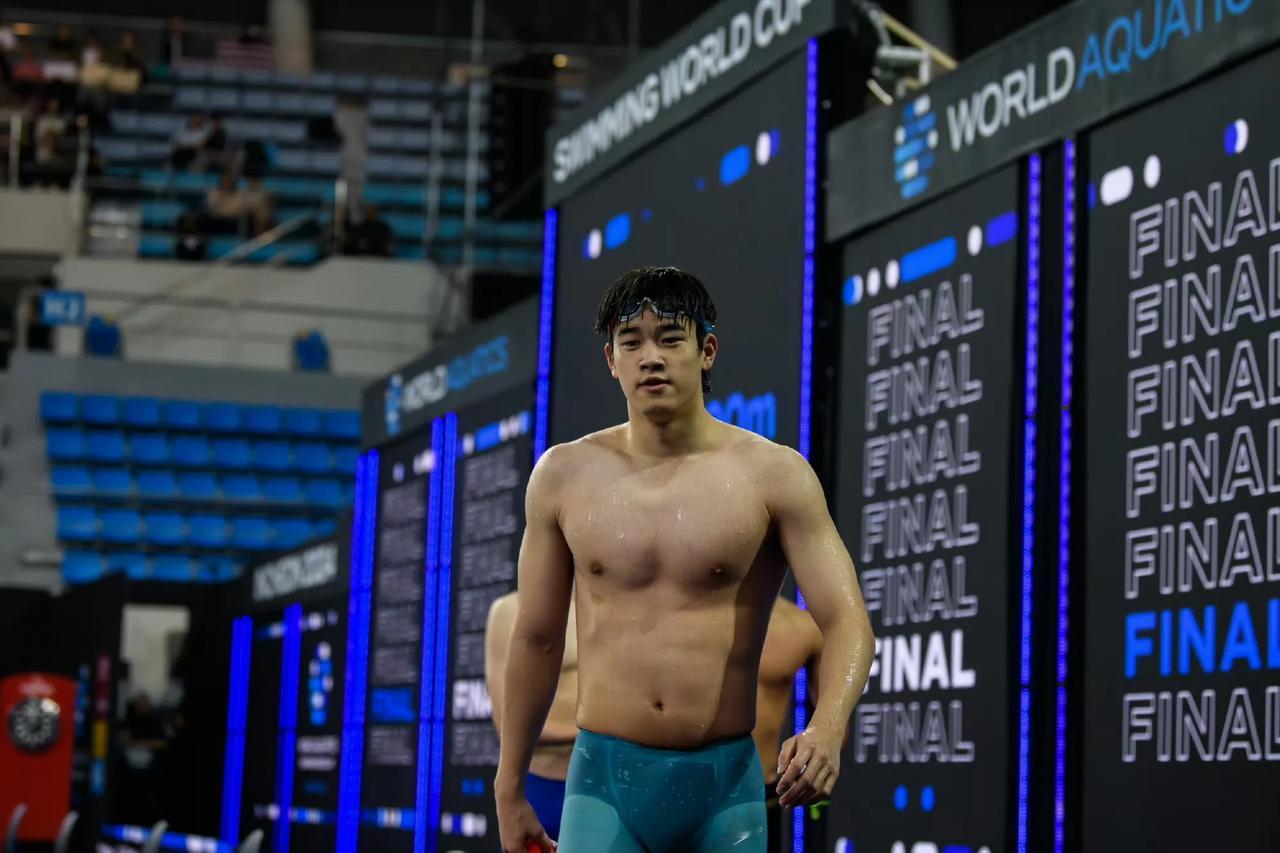 男子100米自由泳预赛，潘展乐47.86小组排名第六晋级，虽然晋级了，这个成绩并