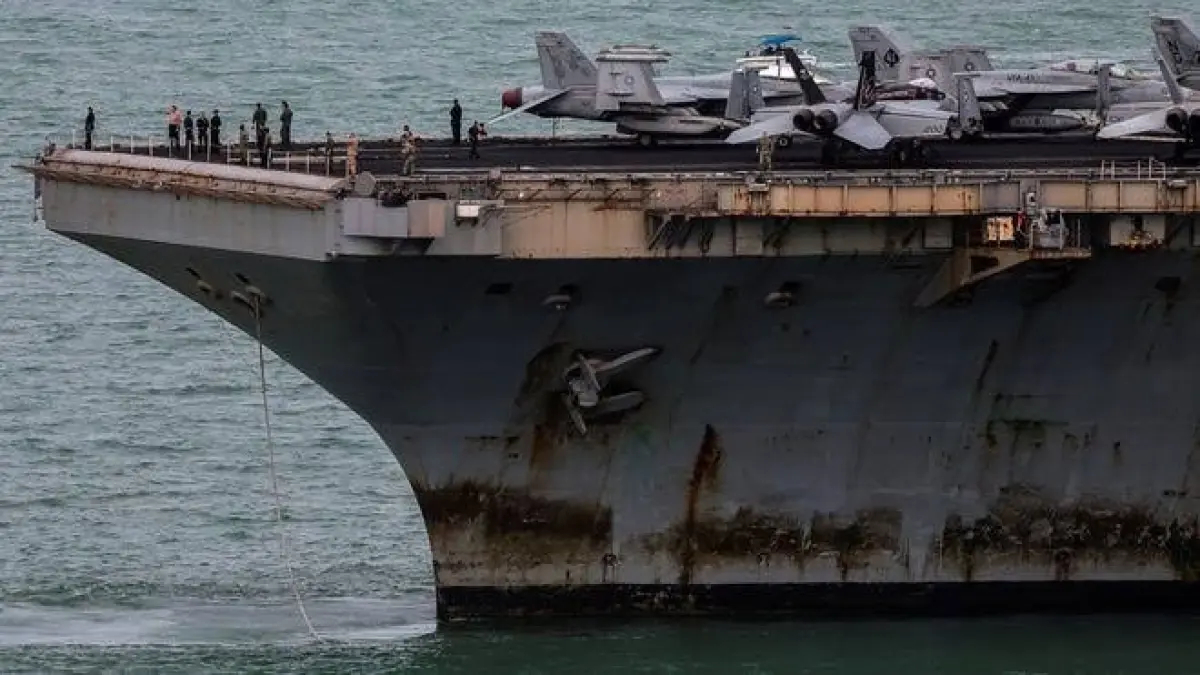 锈迹斑斑的USS Abraham Lincoln CVN-72（林肯号）互联网上