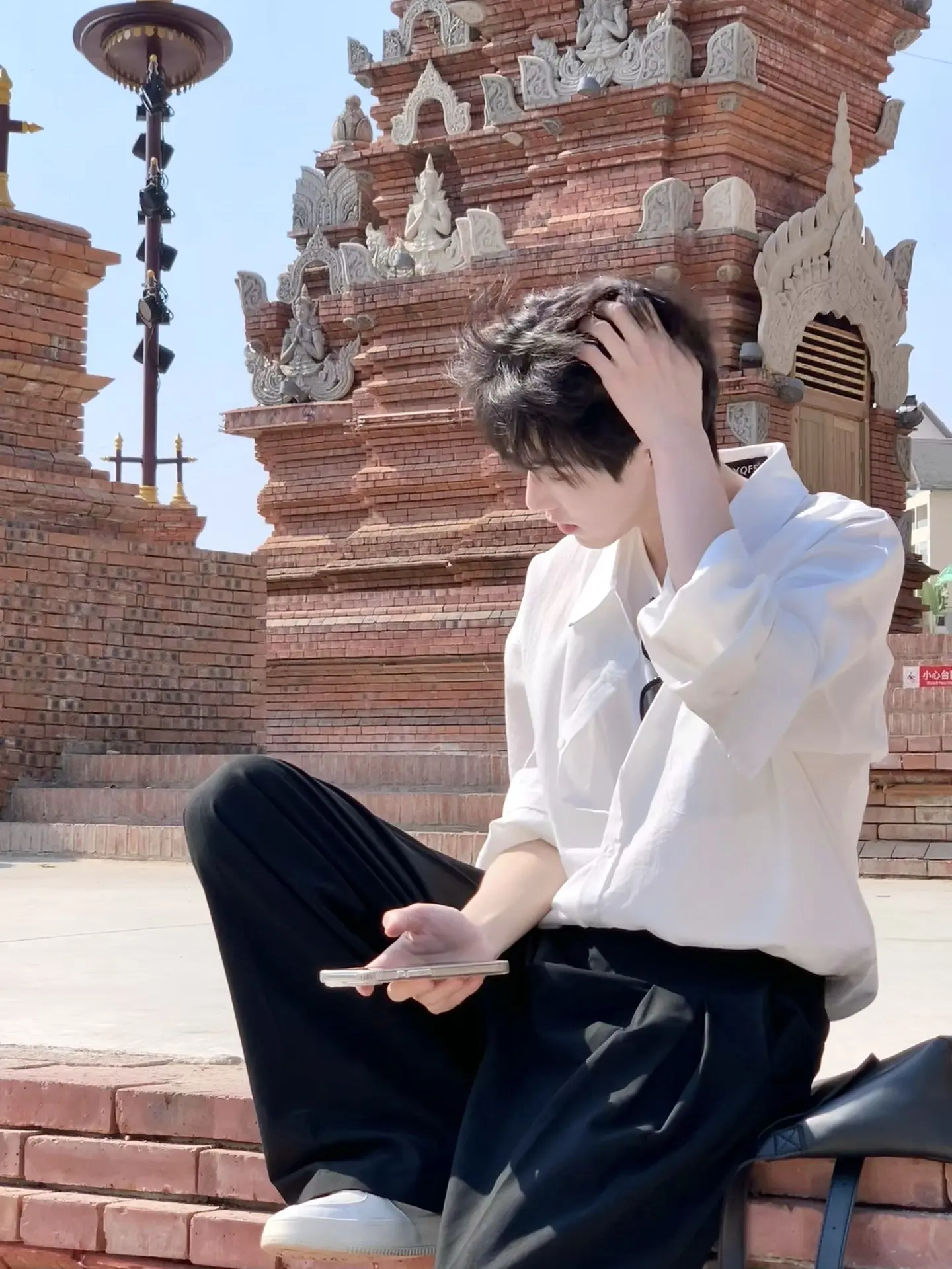 或许更擅长爹系少年感！