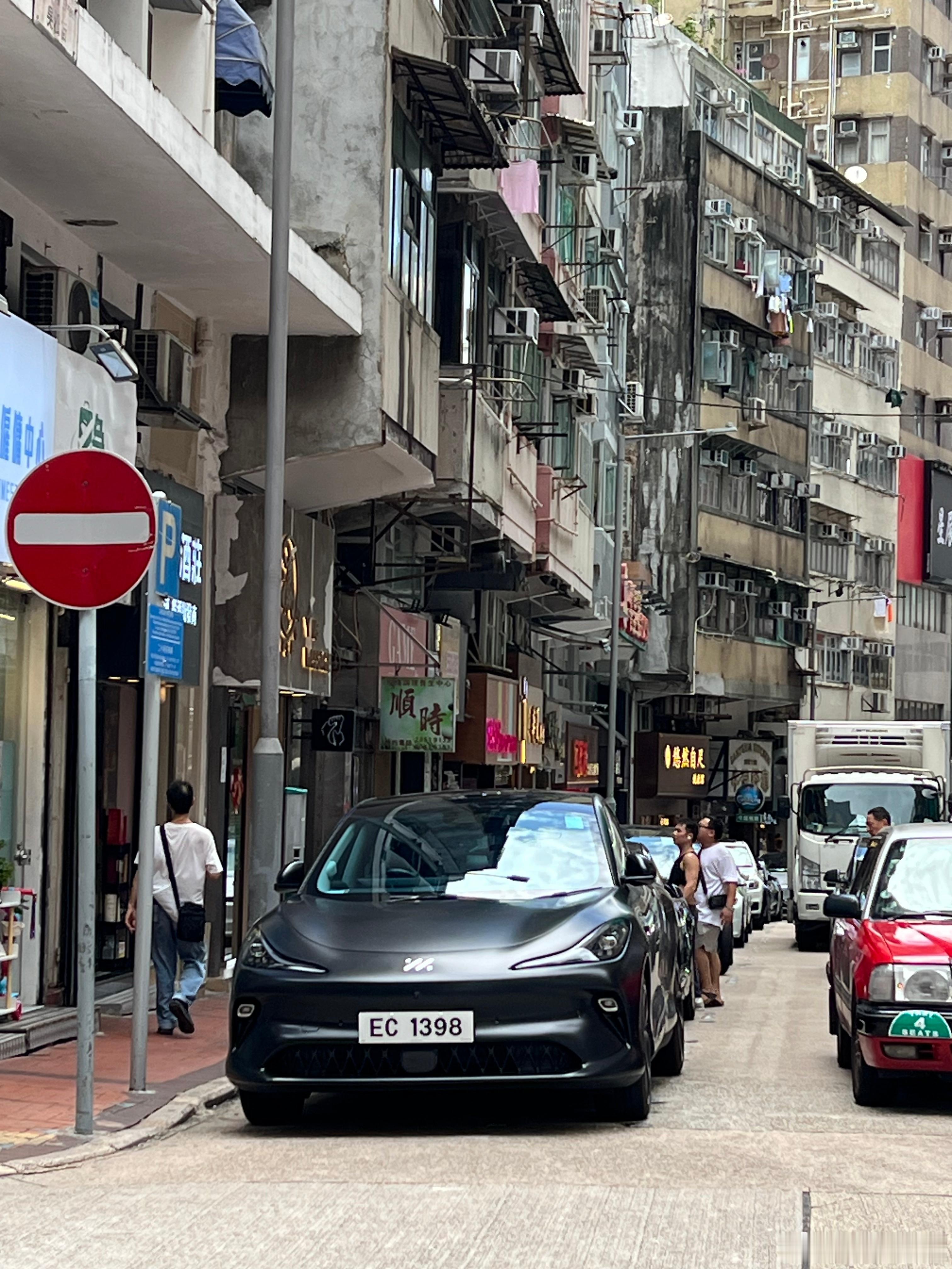 其实一直以为智己右舵版都挂MG的LOGO，原来在香港还是智己，应该叫IM6吧。不