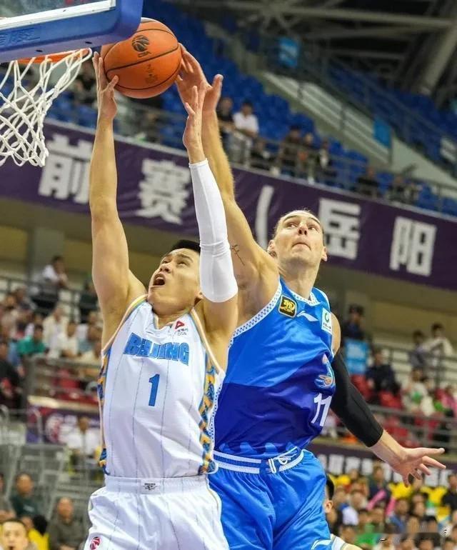 看来球迷所言非虚，本赛季的CBA总冠军已成北京北汽的囊中之物。首轮比赛在缺少多名