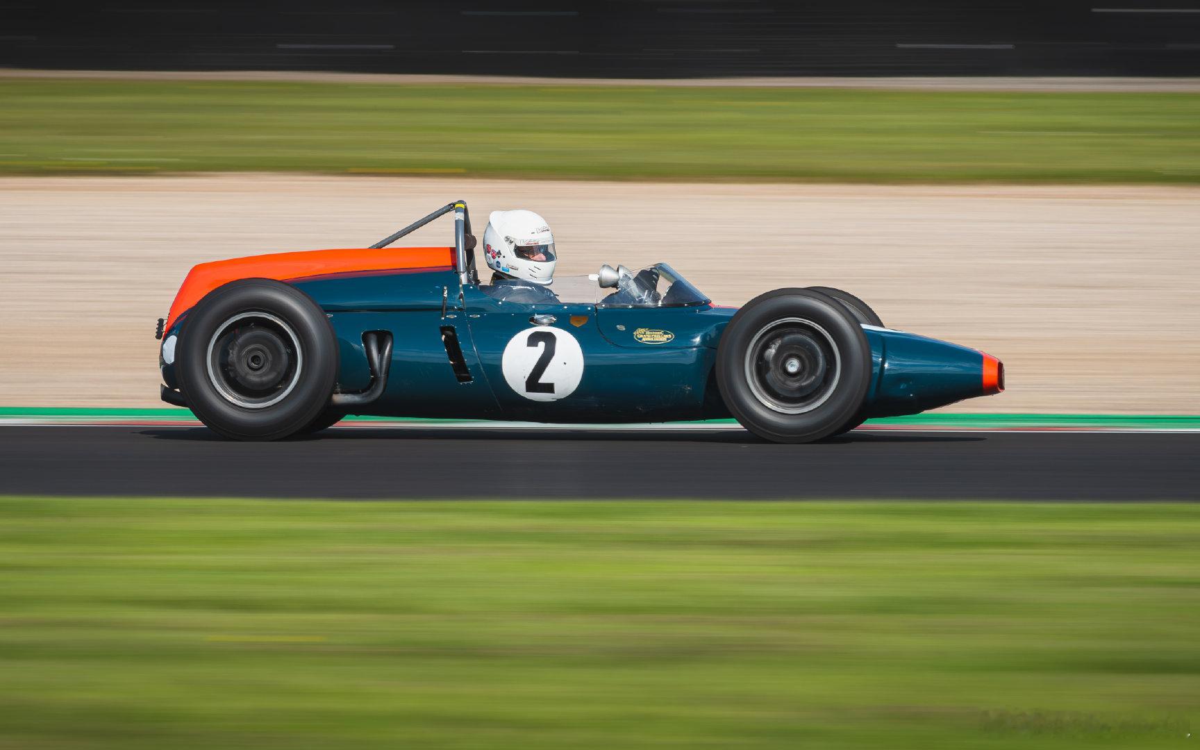 历史知识 英国库珀汽车公司(Cooper Car Company)车队参加196