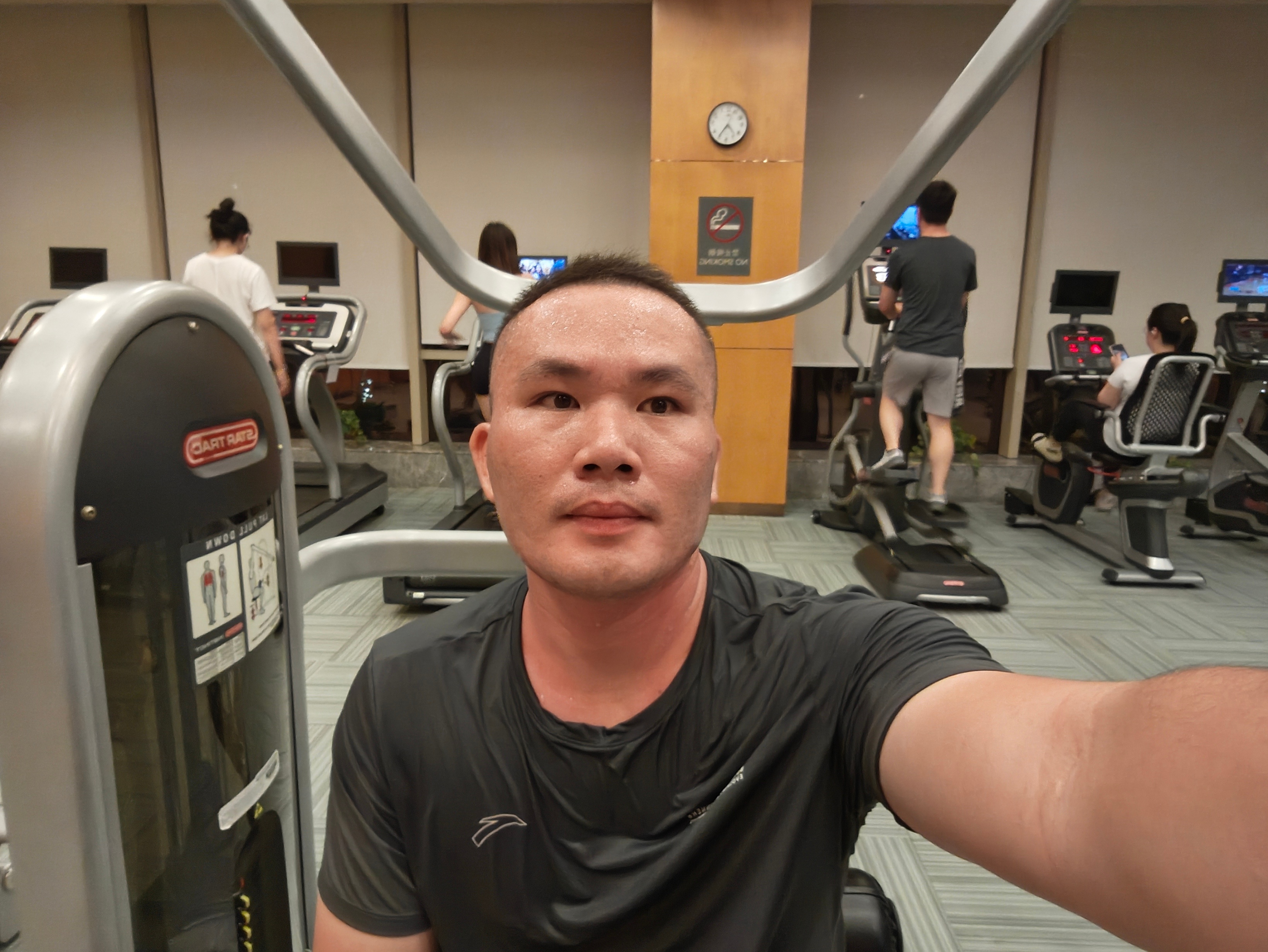 先来个5km吧，香啊，一会儿去喝点小酒[偷笑]  ​​​