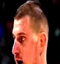 独行侠这回真是要把肠子都悔青了，拿未来MVP换了个“玻璃人”，这操作怕是要预定年