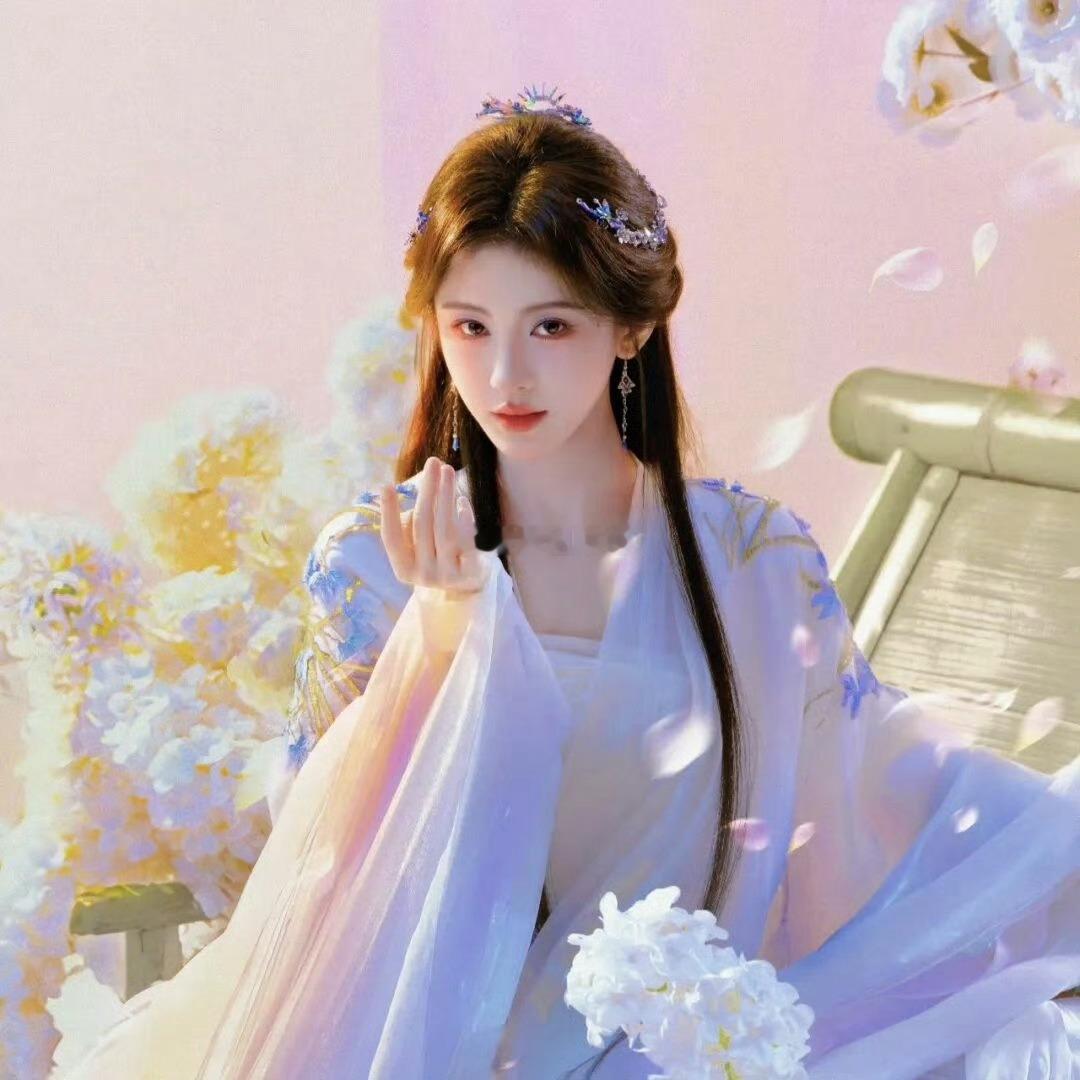 感觉鞠婧祎除了因为官司缠身只能合作郭敬明以外也是真的很爱露芜衣，不仅表演上拿出了