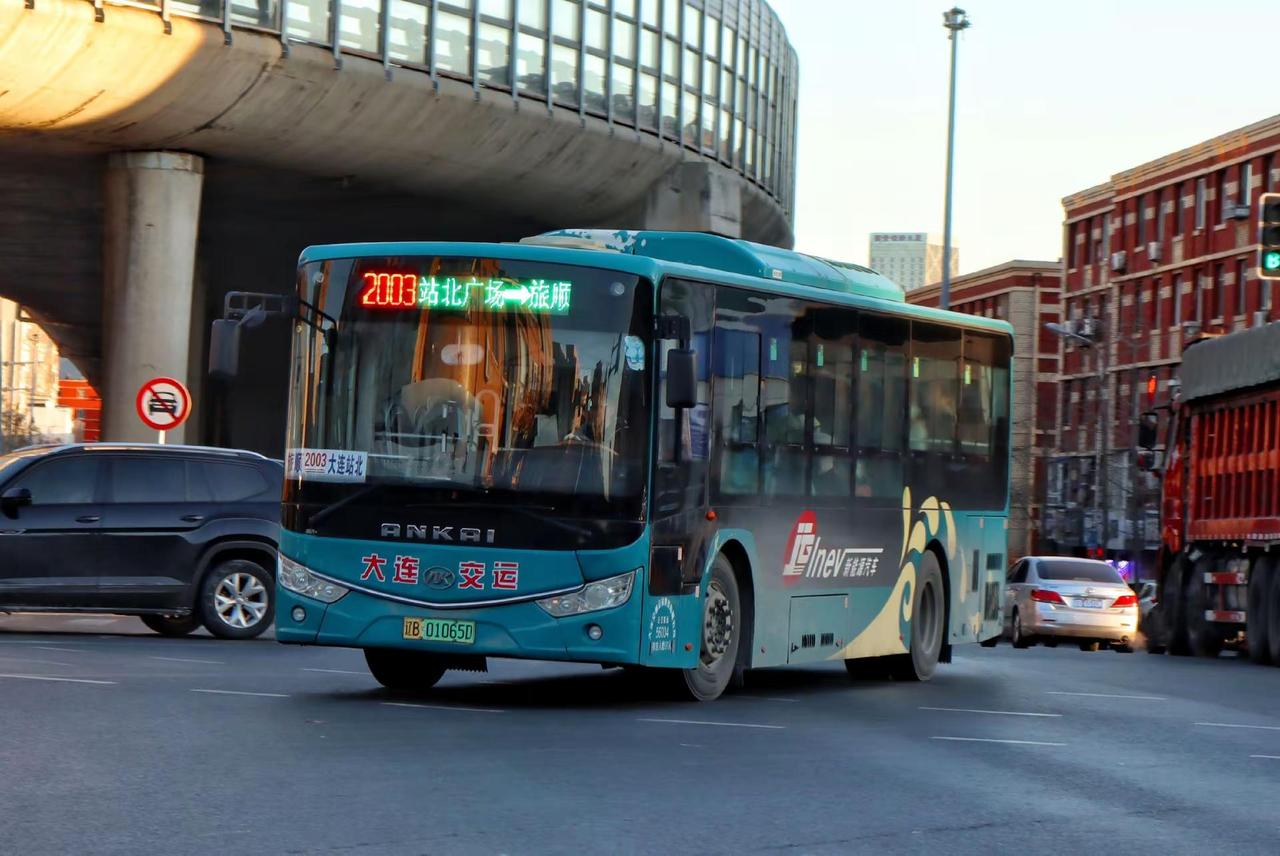 好看涂装千千万，为何偏爱喜庆红？“深入研究”审美 中国速度 大连公交