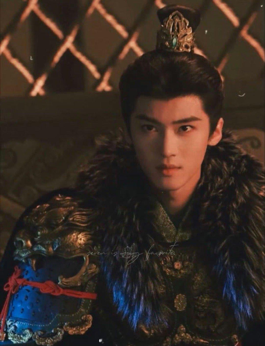 终于轮到闫桉上桌了 剧照会说话！闫桉的古装造型不仅好看，更难得的是演出了角色内核