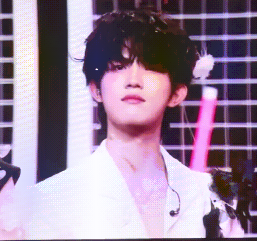 苏新皓我就不穿秋裤《荣耀之战》苏新皓叛逆期到了，看到粉丝写的穿秋裤，立马回应：我