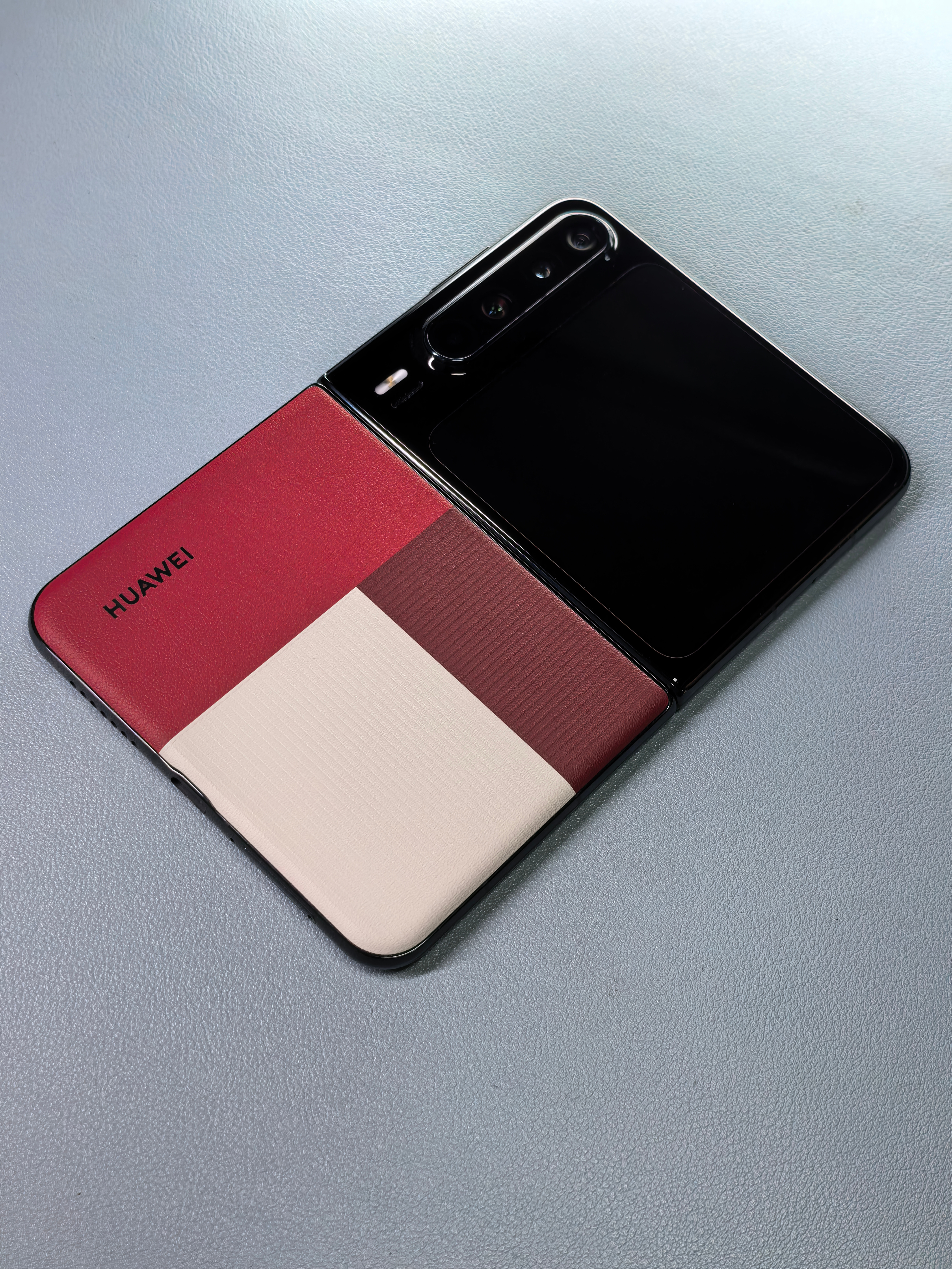 Pura X 典藏版型格红，最让我惊喜的是 16:10 阔型内屏和红枫原色影像系