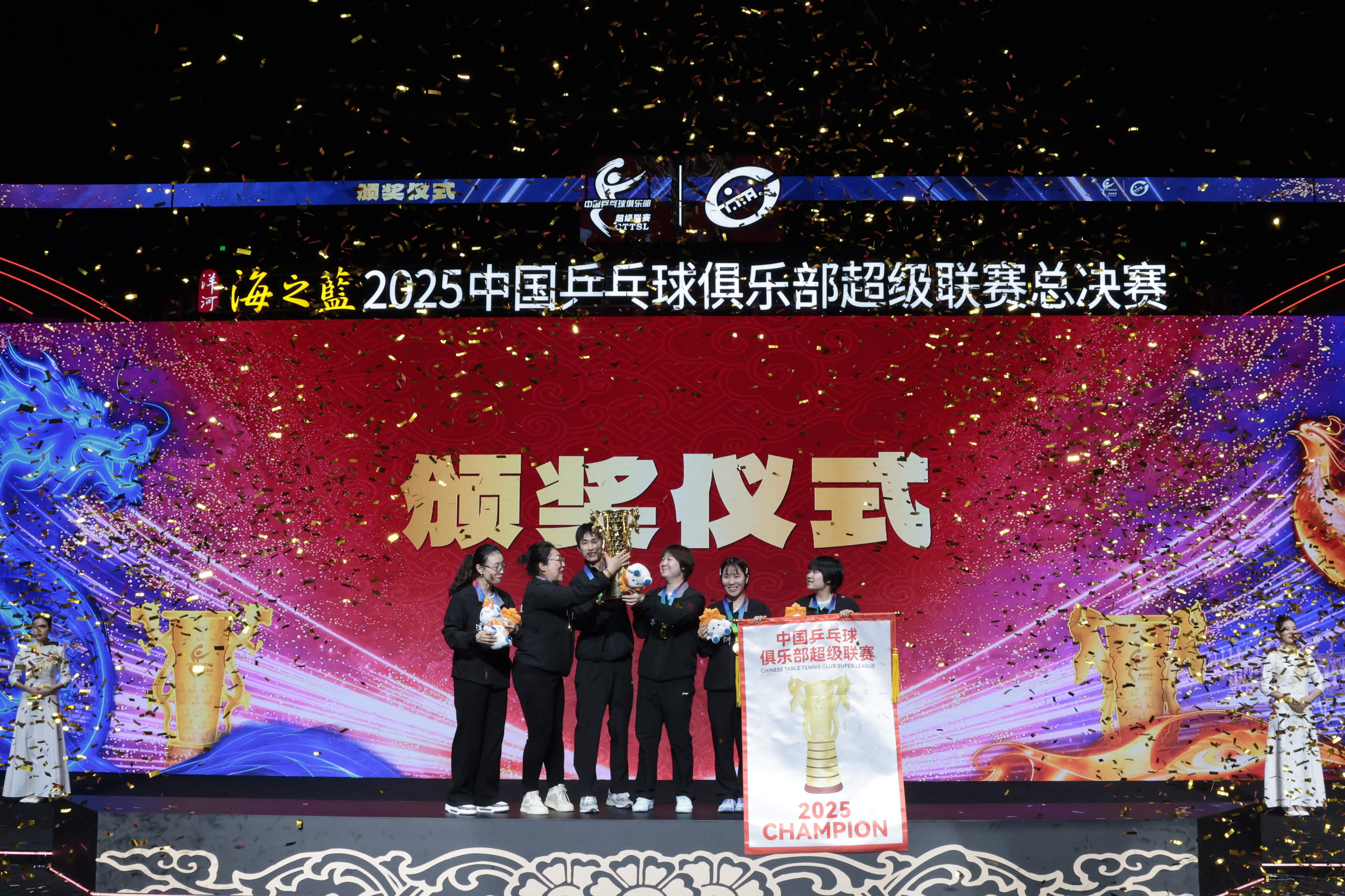 本赛季乒超正是落幕，在总决赛中，山东魏桥和深圳大学分别夺得男团和女团冠军，恭喜两