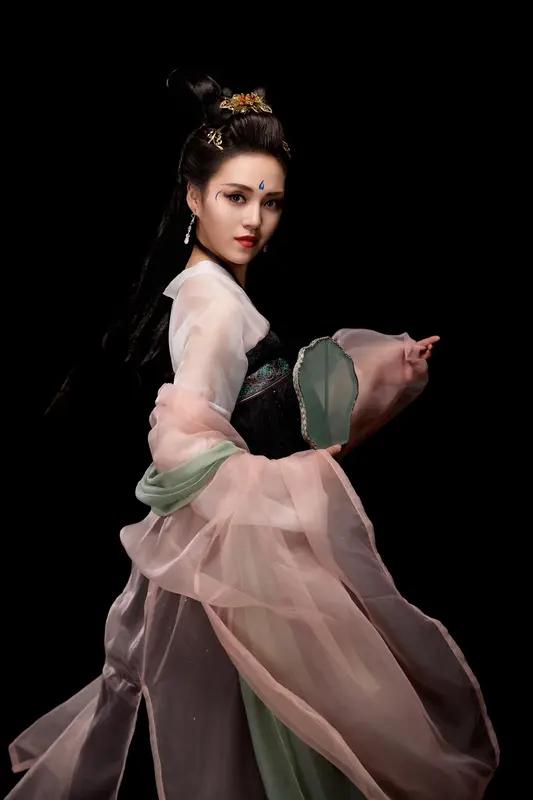 唐朝陪酒女法律指南：摸错手？杖一百！

长安夜店江湖规矩：陪酒女属“官户”，受《