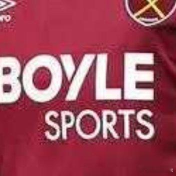 根据英国记者本-雅各布斯、亚历克斯-克鲁克和巴西记者Raisa Simplici