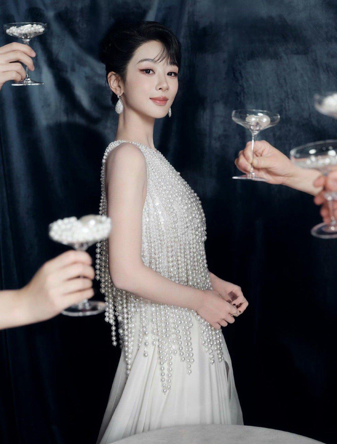 杨紫这次真的闯进时尚圈核心圈了！

她或将登上《VOGUE》香港版2026年1月